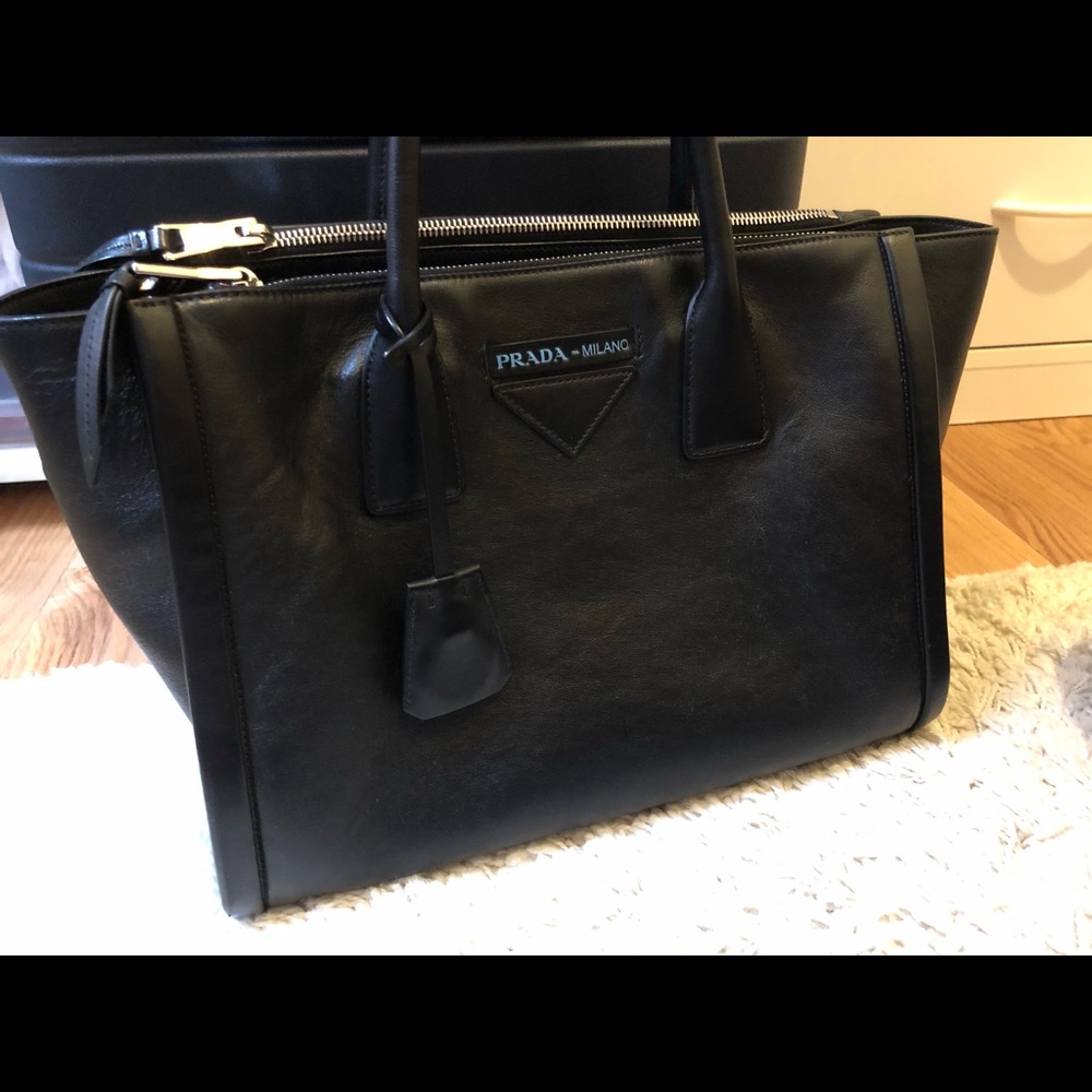 ( 💄SOLD 💄) !! Prada ! Black office bag .